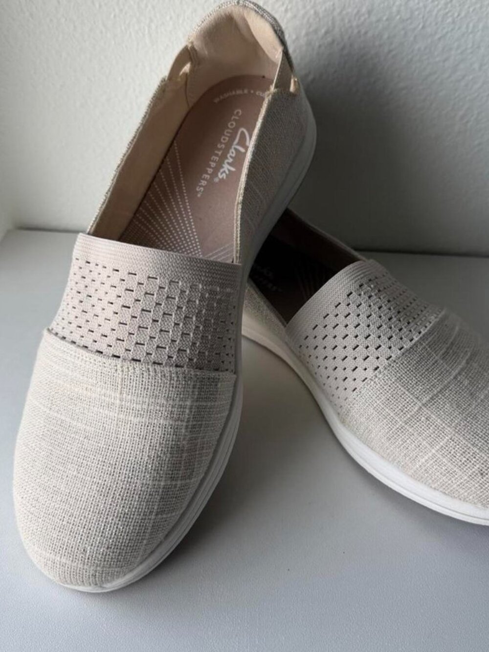 Clarks Cloudsteppers Beige Perforated Slip-On Loafers Women’s 7.5